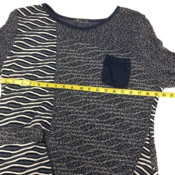 Curvey Textured Navy Shark Hem Flowy Tunic, 2X - Picture 5 of 8